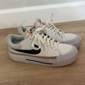 Nike Court Legacy Lift